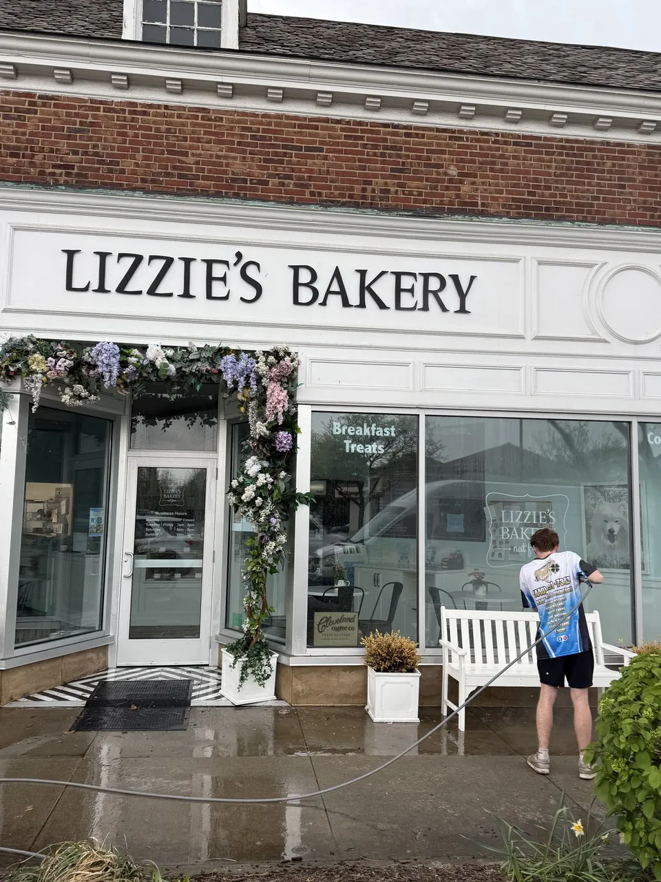 Lizzie's Bakery storefront in Shaker Heights, Ohio, with the front walk and bench being pressure washed by Patty's Pressure Washing